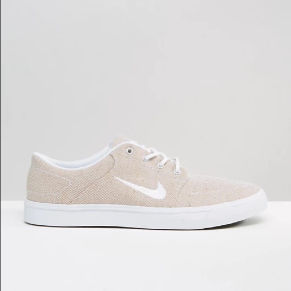 Men’s Nike Canvas Shoes - Picture 2 of 10